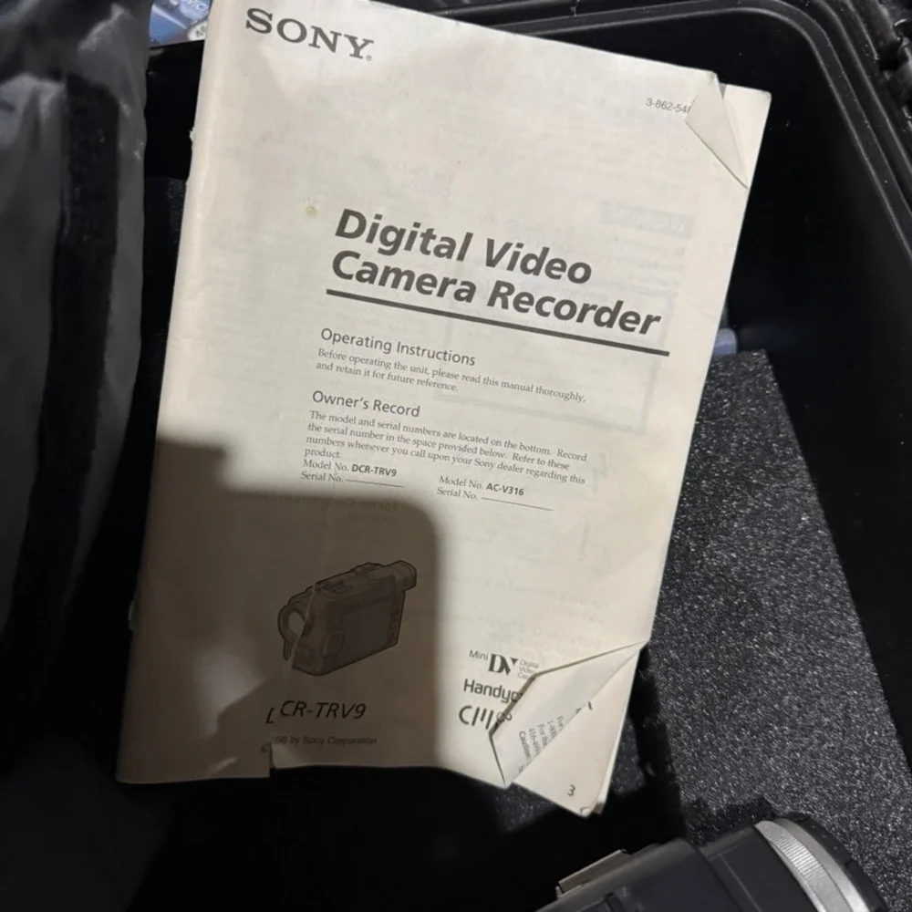 Sony Handycam Vision DCR-TRV9 MiniDV Digital Video Camera Camcorder NightShot